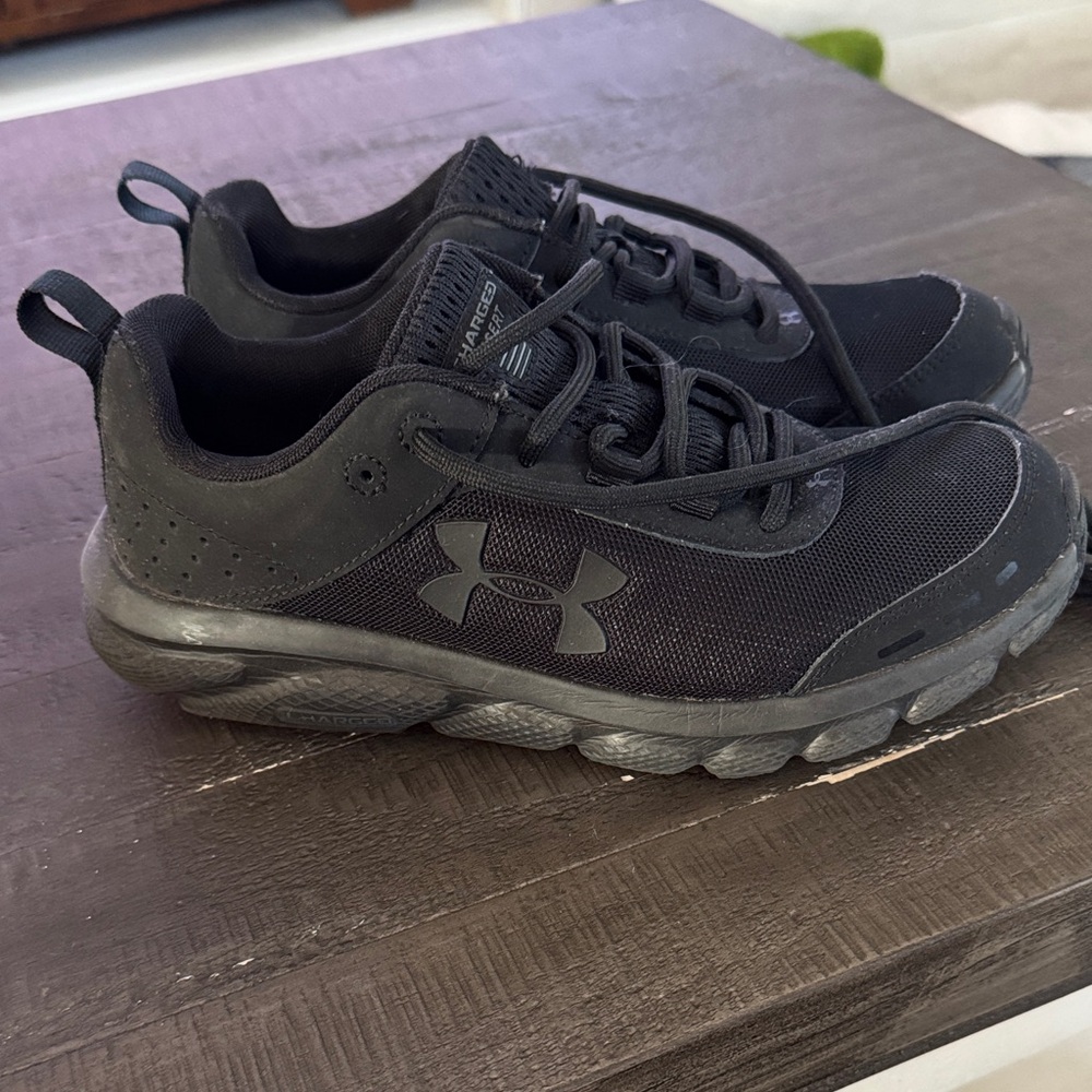 Under Armour Womens Black Sneakers